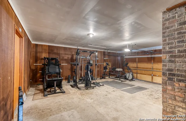 36 Pecan Dr Leakey, TX 78873